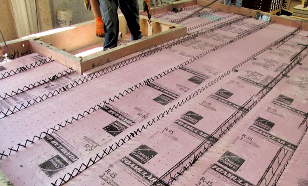 XPS insulation in formworks with wires poking up